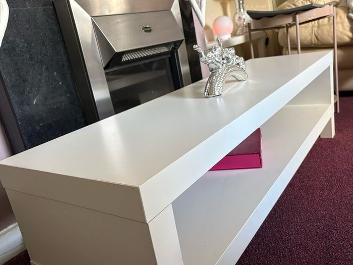 Tv bench