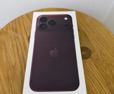IPhone 18 Pro max 1tb burgundy