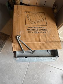 Recessed manhole