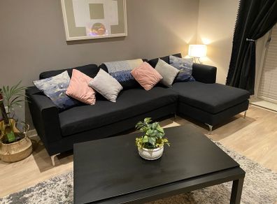 Corner suite