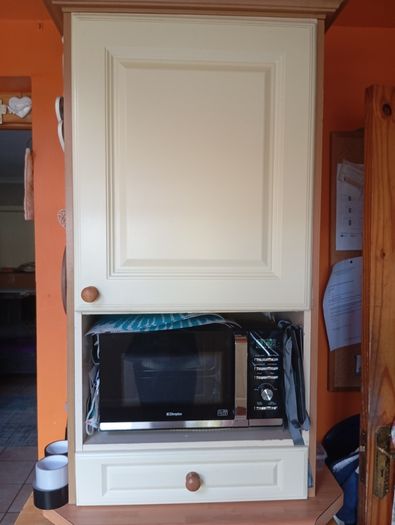 Cream shaker kitchen