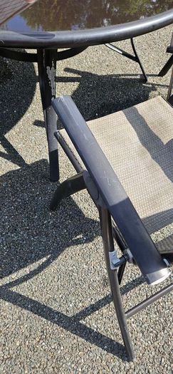 garden furniture table and 5 chairs