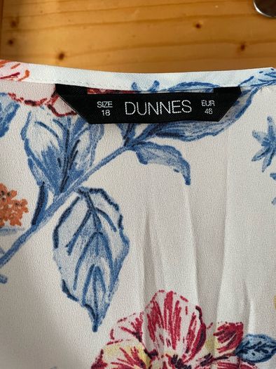 Ladies floral print lightweight top size 18 New without tags