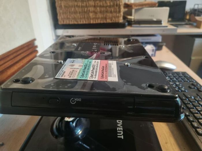 Advent AIO-1O0 all-in-one desktop computer Windows XP