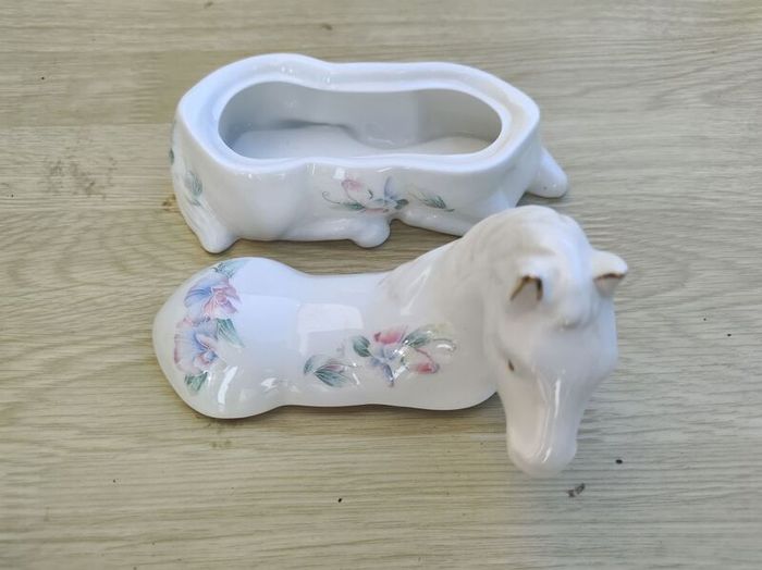Aynsley "Little Sweetheart" trinket boxes figures
