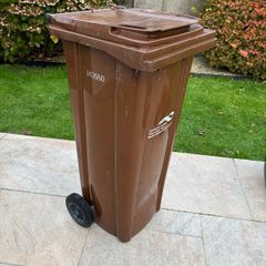 bin wheelie free. Great condition