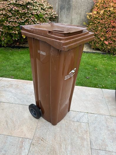 bin wheelie free. Great condition