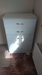 chest of drawers