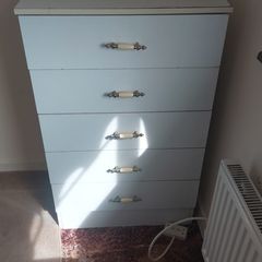 chest of drawers