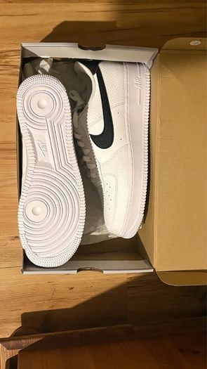 Size 8 Men's Nike Airforce 1s