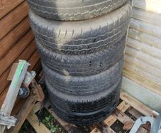 Wheels off Nissan Vannett Cargo Van