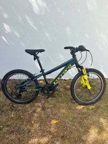 Carerra blast kids mountain bike Suits age 6-8 yrs approx