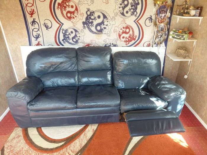 sofa Free to collect.