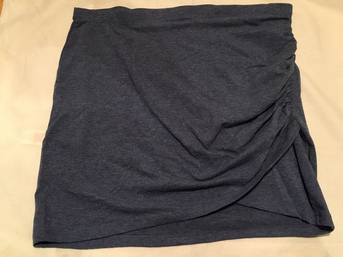 H & M Asymmetrical Grey Mini Skirt Size14