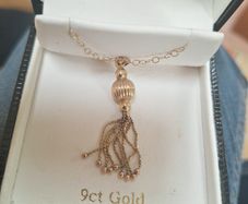 Gold pendant & chain  2 .92 grams                          2.82 grams