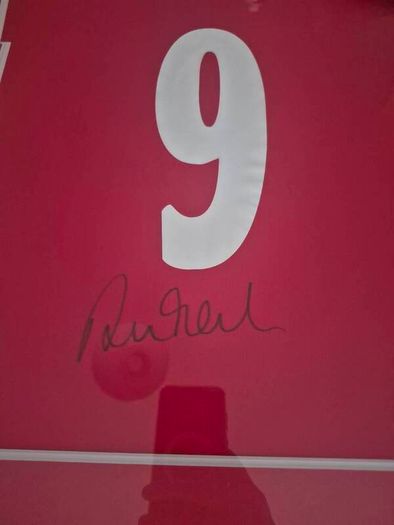 Liverpool FC Legend Robbie Fowler Signed & Framed No.9 Jersey with COA
