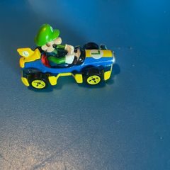 Hot Wheels Mario Kart Luigi Mach 8 Die-Cast Vehicle 2021 Mattel 1:64