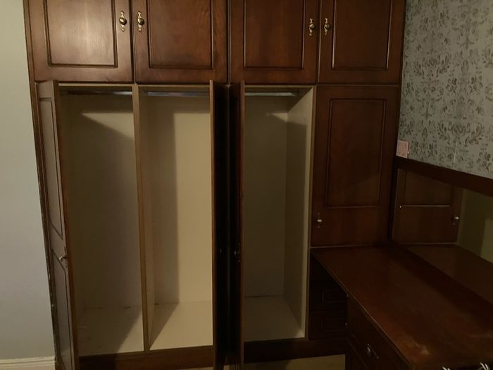Built-in wardrobes / dressing table