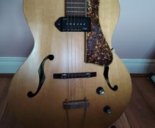 Godin 5th Avenue archtop guitar