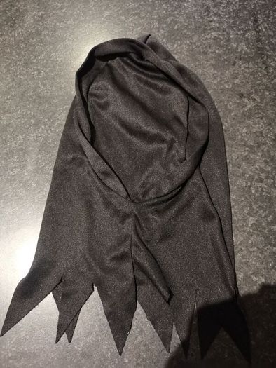 Scream fancy dress kids suit maybe 6 to 8years