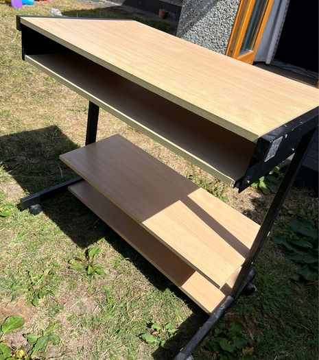 Free study desk