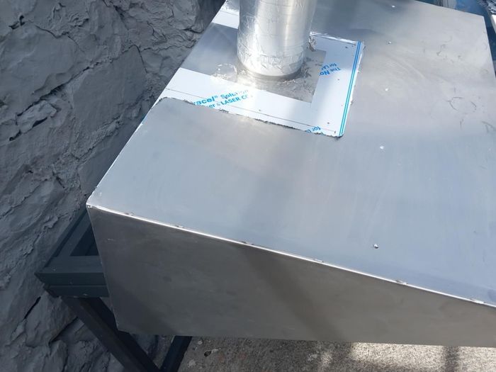 Range hood with an axial duct fan