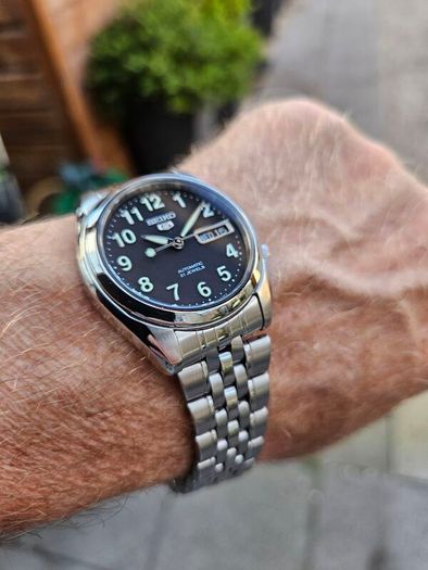 Watch Seiko 5 Automatic.