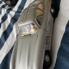 Silver Mercedes 300 sl