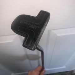 Black Dunlop 3 ball putter golf club  (Rh)