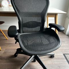 Herman Miller Aeron Chair size B
