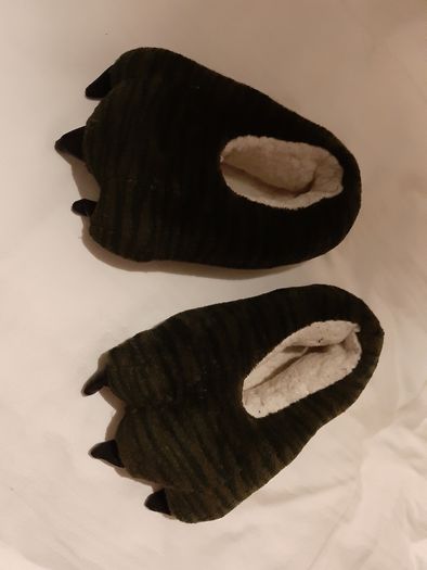 Boy's slippers. Age 4 size 11