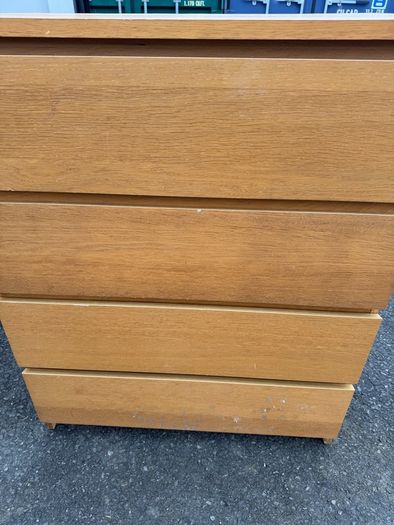 chest of drawers