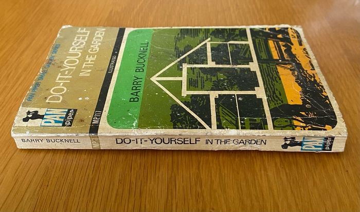Vintage Book Barry Bucknell Do It Yourself In The Garden
