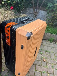 Suitcase one wheel broken