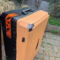 Suitcase one wheel broken