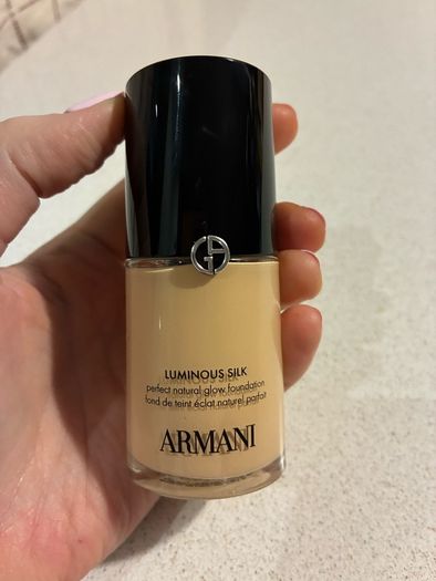 Armani Luminous Silk Foundation
