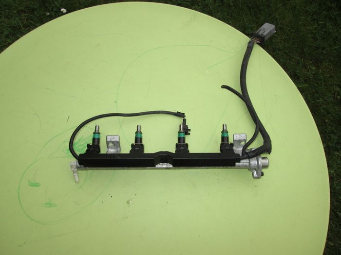 Ford Focus MK2 Injectors Rail 1.4 Petrol