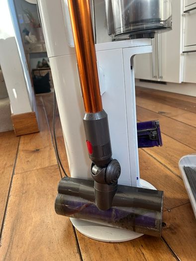 Dyson V10 Cordless Vacuum Cleaner with Stand and Accessories