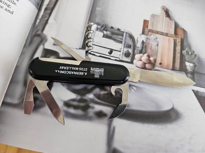 Vintage Discontinued Wenger Commander 85mm Swiss Army Knife