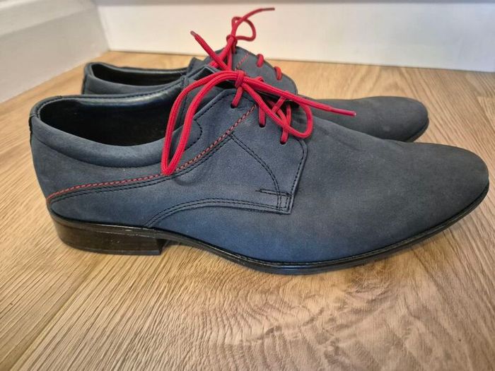 Navy shoes, size uk4