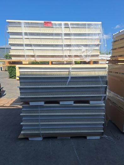 Insulated Roof Cladding 90mm thick 1800mm x 1000mm Panels in Vanilla/ Cream Colour