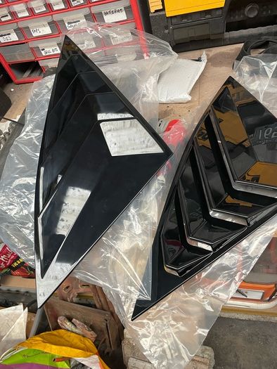 Bonnet vents/fins/rear side window covers