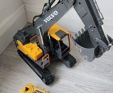 Volvo Remote Control Excavator Ref: