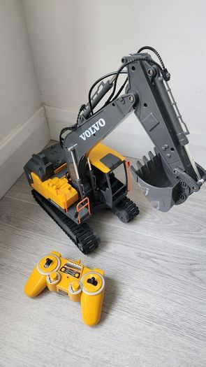 Volvo Remote Control Excavator Ref: