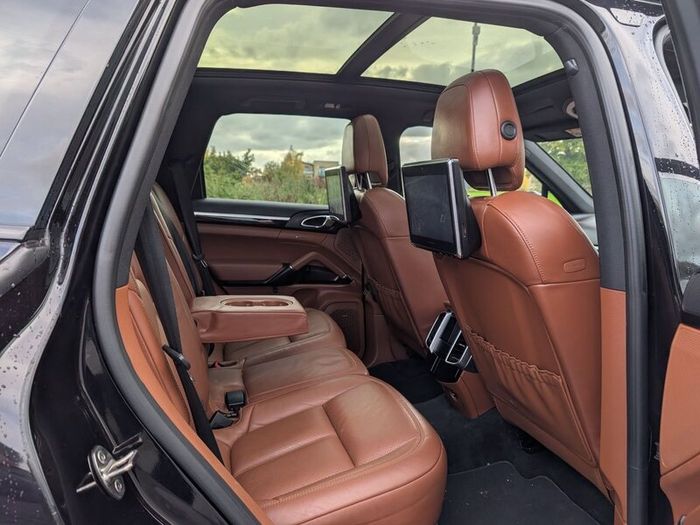 Cayenne Platinum Edition Crew Cab