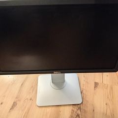 Dell P2014ht 20" Screen, 1 X Dvi, 4 X Usb, 1 X Vga Connections. Height Adjustable Stand. Good Condition.