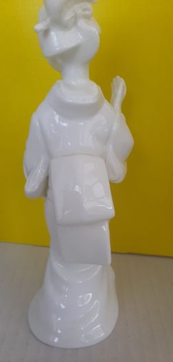 New collectable fine bone China Geisha girl