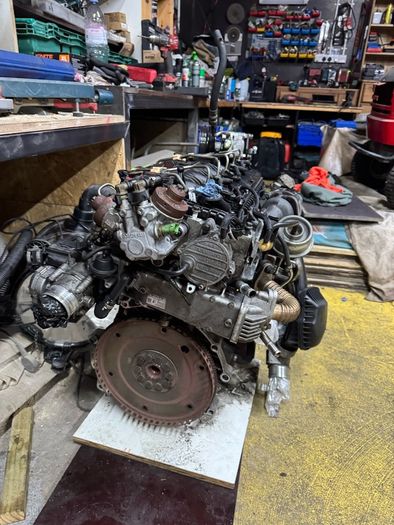 Volvo 2.4 Diesel BiTurbo engine (damaged) D5244T10