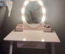 makeup table