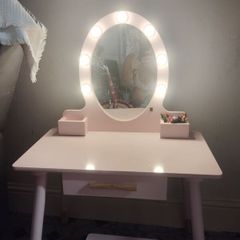 makeup table